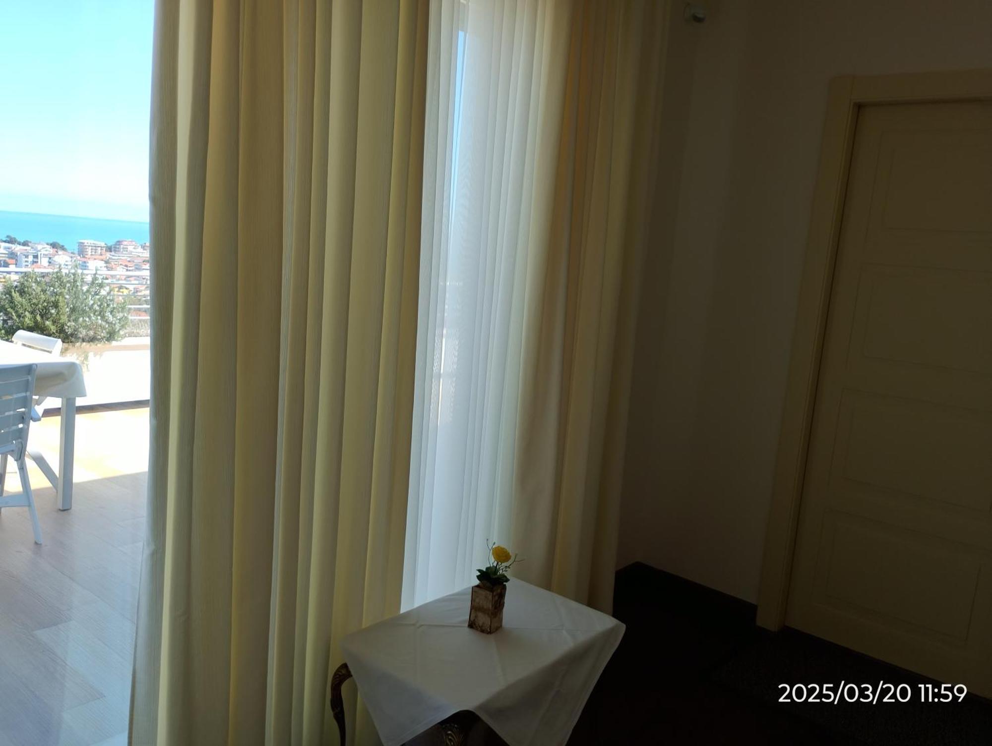 Hotel Just Blue Montesilvano Marina Esterno foto